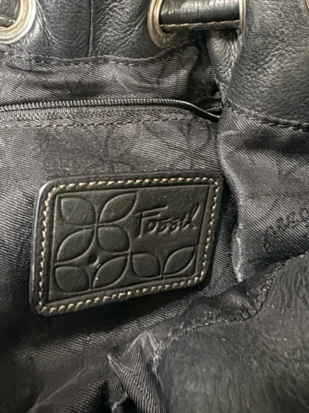 Fossil Womens Black Leather Bag Drawstring Hobo Side Pockets Magnetic Closure